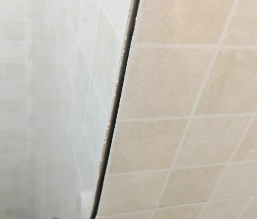 离石瓷砖空鼓维修公司分享阳台瓷砖脱落的修复过程可以分为以下几个步骤